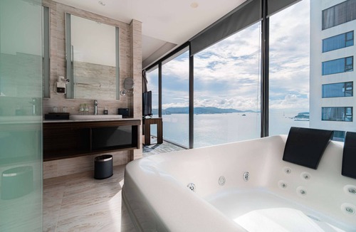 Tran Phu Beach Hotel | Queen Ann Nha Trang
