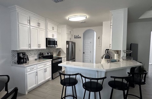 Brownsville House | Quiet Cozy Spacious Home Private Pool