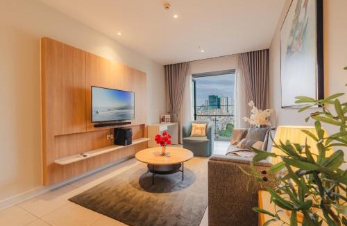 District 1 Apartment | Quiet Luxury Suite with Balcony - City View - Zenity District 1