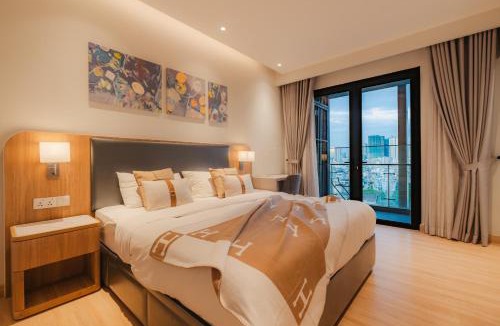 District 1 Apartment | Quiet Luxury Suite with Balcony - City View - Zenity District 1