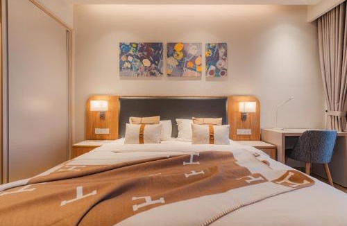 District 1 Apartment | Quiet Luxury Suite with Balcony - City View - Zenity District 1