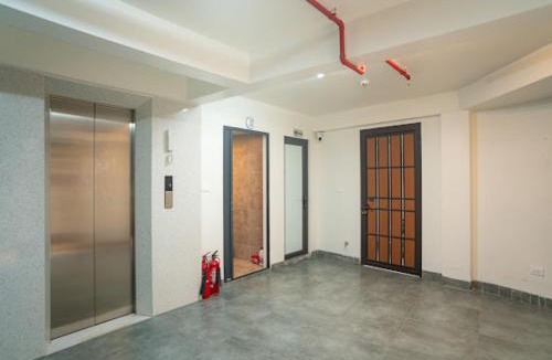 Yen Phu Apartment | Quiet Westlake Studio w Balcony, Long Stay Ready