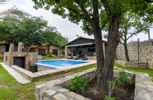 Montemorelos Cabin | Quinta Allende |Alberca, Bar, Palapa con asador, Futbol, Voleibol, Juegos Infantiles