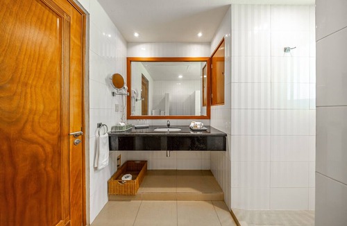 Gonzalo Guerrero Hotel | R207. Standard Room King con Balcón.