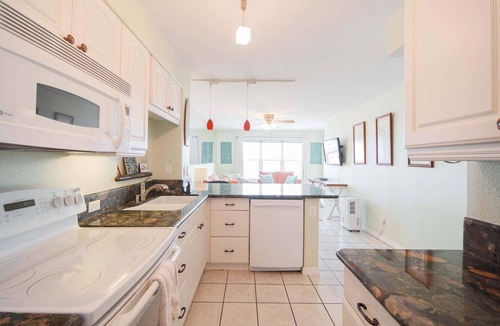 South Padre Island Condo | Relaxing , Great Location, 3 Minute Walk To The Beach 2 Bedroom Condo by RedAwning