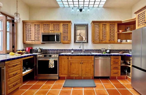 Nopolo House | Renovated home close to the beach and LAP pool | Bikes | BBQ