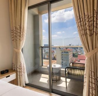 Tan Binh Hotel | Republic Airport Residences - Next to Holiday Inn
