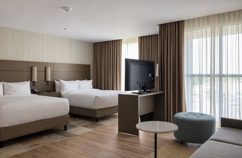 Xcumpich Hotel | Residence Inn l Studio Suite 2 Queens l Full Kitchen + Workspace