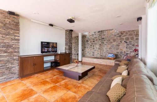 San Juan Cosala Villa | Residencia con vista al lago ideal para familias