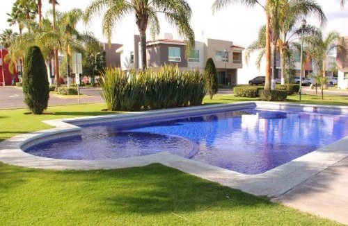 Tlajomulco de Zuniga House | Residencia Galicia Family