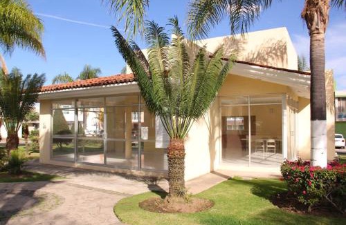 Tlajomulco de Zuniga House | Residencia Galicia Family