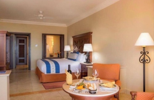 Centro Resort | Resort with 1 bedroom and AC in charming Cabo San Lucas