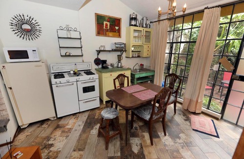 Cholula Apartment | Retro by Majikal B&B