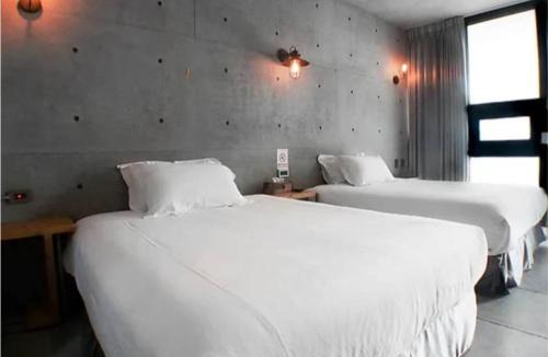 Dongshan House | River
