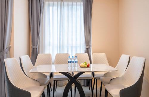 Bach Dang Riverside Apartment | Riverside city center 5 bedroom big apartment near Ben Thanh Market free pool