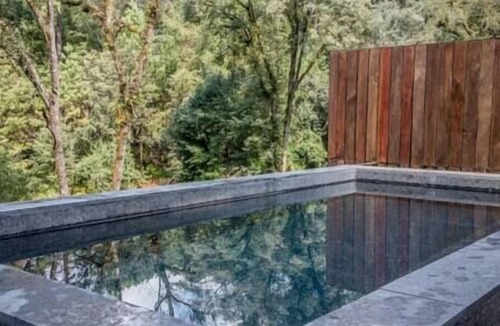Avandaro House | Riverside Haven Elegant House with Serene Forest