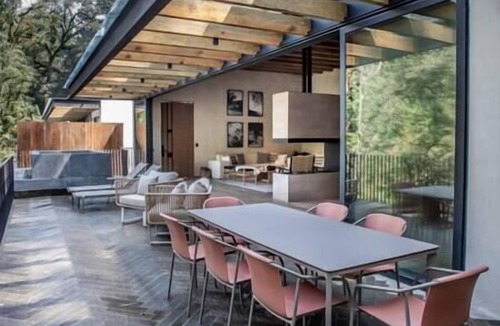 Avandaro House | Riverside Haven Elegant House with Serene Forest
