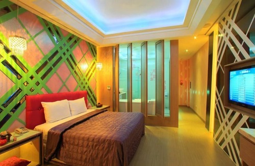 Dali Hotel | Roman Vacation Motel