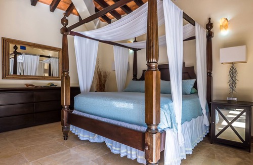 Boca de Tomatlan Villa | Romantic Bianca Suite with amazing beach, and tropical forest views