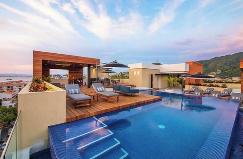 Emiliano Zapata Condo | Romantic Zone Gem | 2 Pools, Gym | Walk to Beach