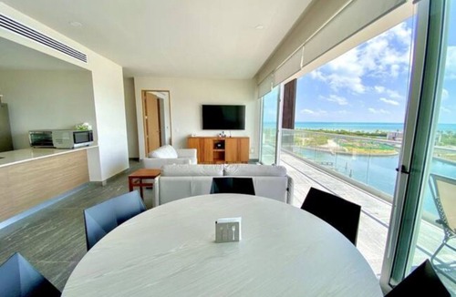 Zona Hotelera Apartment | Rooftop pool- family apartment- ocean view -close