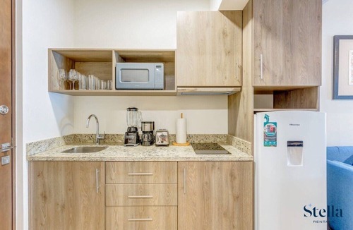 Centro Condo | Rooftop Pool | Gym | Balcony | Walk to Beach & 5th
