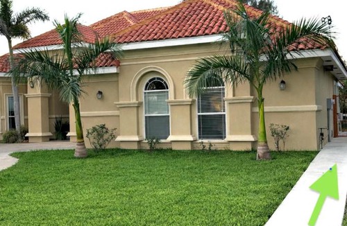 Edinburg House | Room, Private Restroom and Entrance