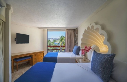 Playa Guitarron Hotel | Royal Club at Park Royal Beach Acapulco