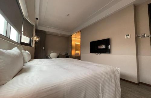 Cianjin District Hotel | Royal Fine Hotel