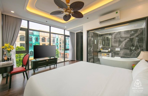 Van Giang Hotel | Royal Hotel - Vinhomes Ocean Park 3