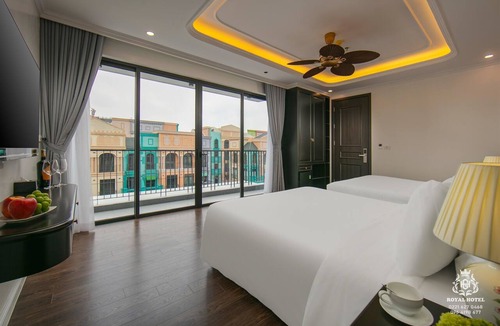 Van Giang Hotel | Royal Hotel - Vinhomes Ocean Park 3