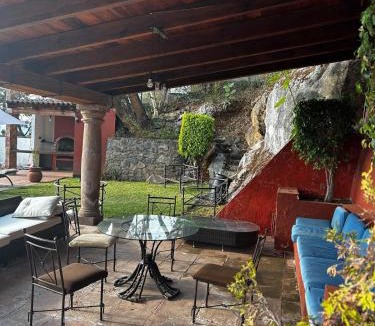 Valle de Bravo Villa | Rustic Escape Between Valle & Avándaro