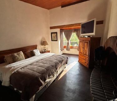Valle de Bravo Villa | Rustic Escape Between Valle & Avándaro