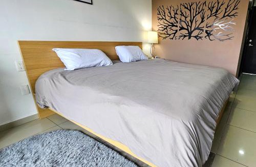 Ciudad Lopez Mateos Apartment | S04 SUITE KING Premium TEC CEM con Cocineta WiFi Balcón Parking Terraza