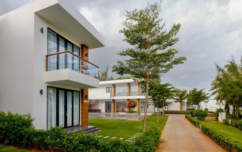 Long Hai Resort | Saint Simeon Beach Residence