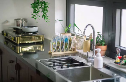 Hue Villa | Sanh homestay pool windows mall
