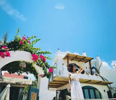 Tuy An Bed & Breakfast | Santa Fe House - Gành Đá Đĩa
