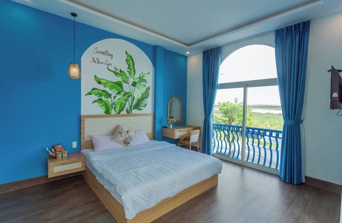 Cam Le Hotel | Santorini House and Coffee