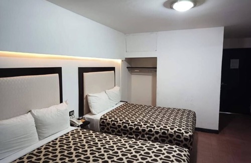 Mazatlan Hotel | Seaside Retreat: Comfortable Room with Clean Beds and Panoramic Ocean Views