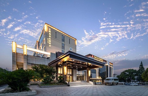 Pudong Hotel | ShangHai LuAn Garden Hotel-Complimentary shuttle service between Shanghai Pu d ong Airport and Disneyland