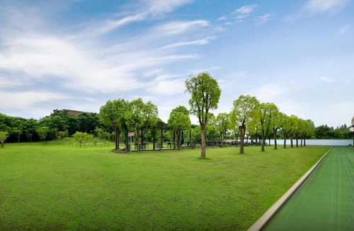 Pudong Hotel | ShangHai LuAn Garden Hotel-Complimentary shuttle service between Shanghai Pu d ong Airport and Disneyland