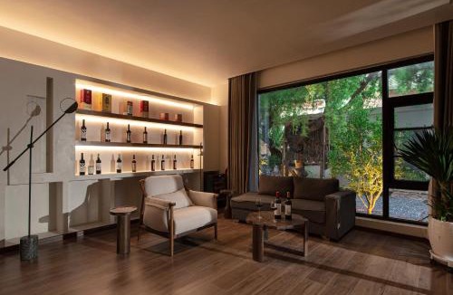 Shangri-La Hotel | Shangri-La's Three Seasons Resort & Hotel