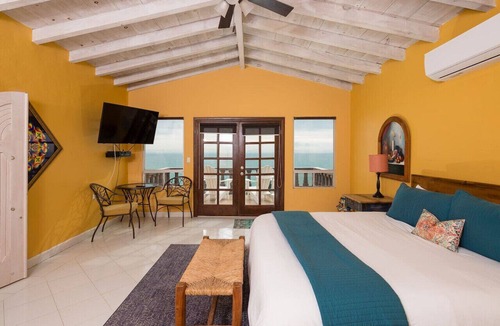 Las Conchas House | Shark House - 8 BR Beachfront