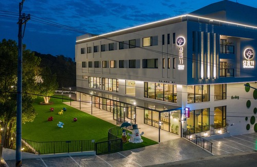 Shalu District Hotel | Shine World 11