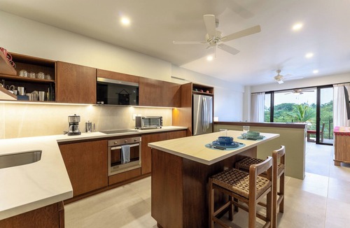 Crucecita Condo | Short Walk to Beach & Town · Top Floor · Solana