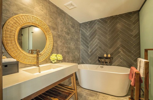 Tran Phu Beach Hotel | Signature Hotel Nha Trang