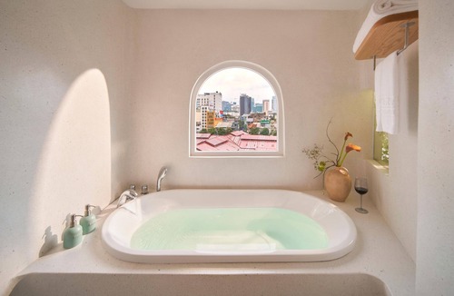 Downtown Ho Chi Minh City Hotel | Silverland Ben Thanh