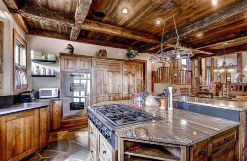 Four O'Clock House | Ski Bridge Lodge, a Luxury Ski-In, Ski-Out Home with Great Views and a Private Hot Tub!