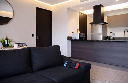 Zona Minerva House | Skyline retreat w/rooftop pool & gym