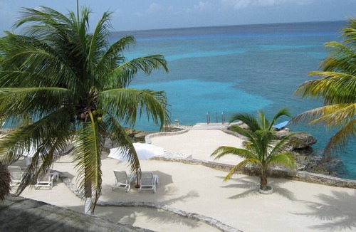 San Miguel Condo | Small is Beautiful. Relax ON the beach, convenient & near the Presidential Villa